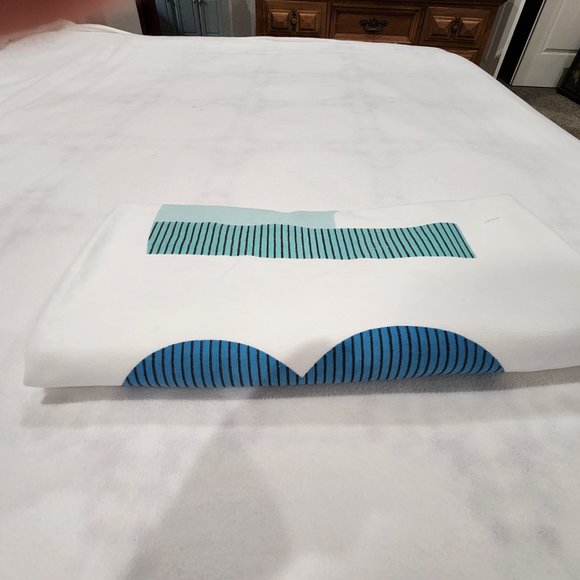 SALE! Beach Towel. Brand New - Picture 2 of 4